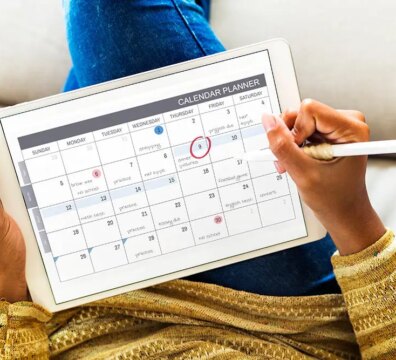 Close-up of a digital calendar with “senior pictures” circled, showing a parent planning ahead for their teen’s photo session.